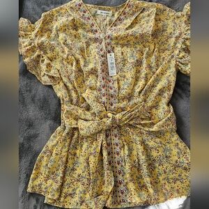 Max Studio size: S peplum blouse. Cute waist. Mustardish yellow. NWT
